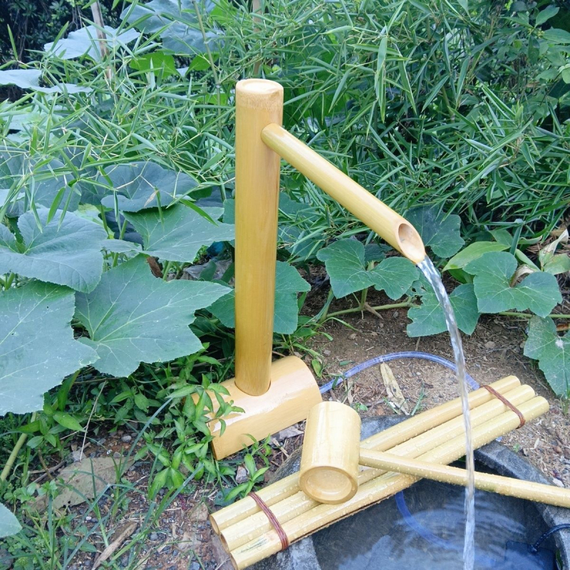 Εξωτερικό διακοσμητικό από μπαμπού με ροή νερού, ιαπωνικού στυλ για αυλή