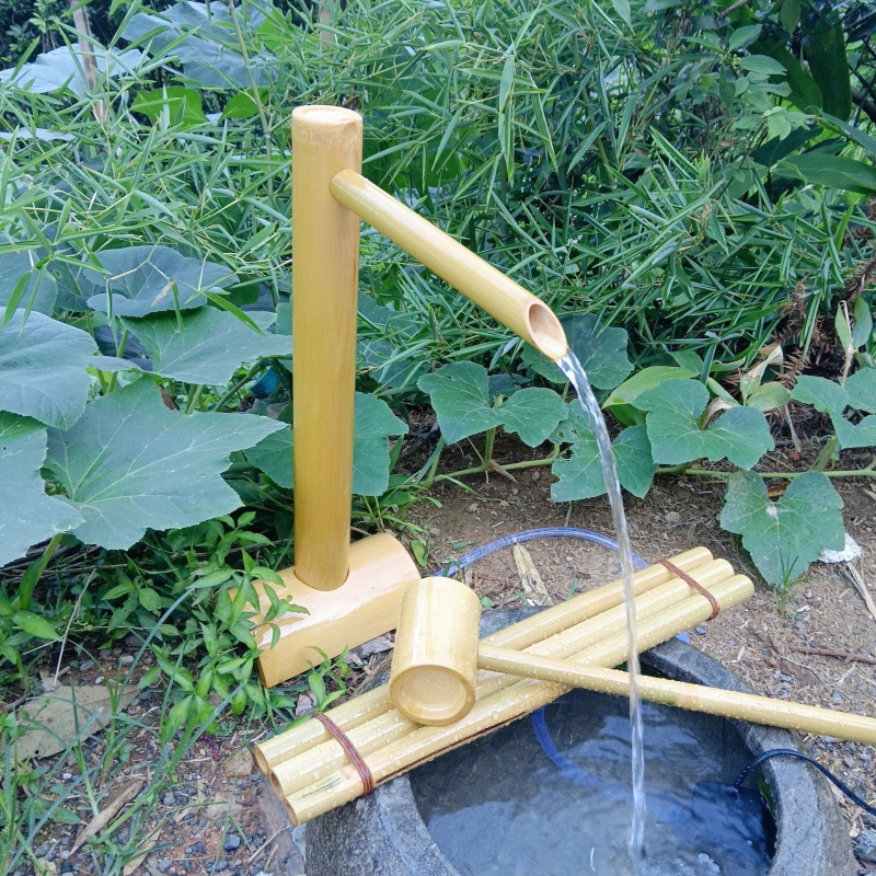 Εξωτερικό διακοσμητικό από μπαμπού με ροή νερού, ιαπωνικού στυλ για αυλή