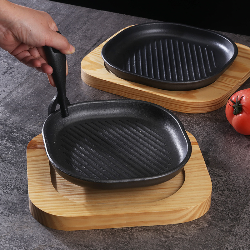 Komericni teppanyaki grill tiganj za hotele i restorane — kvadratni željezni tiganj, štancovana konstrukcija, 1,1 kg, višestruka funkcionalnost: sklopiva, izolirana, jednostavna za čišćenje, bez premazivanja.