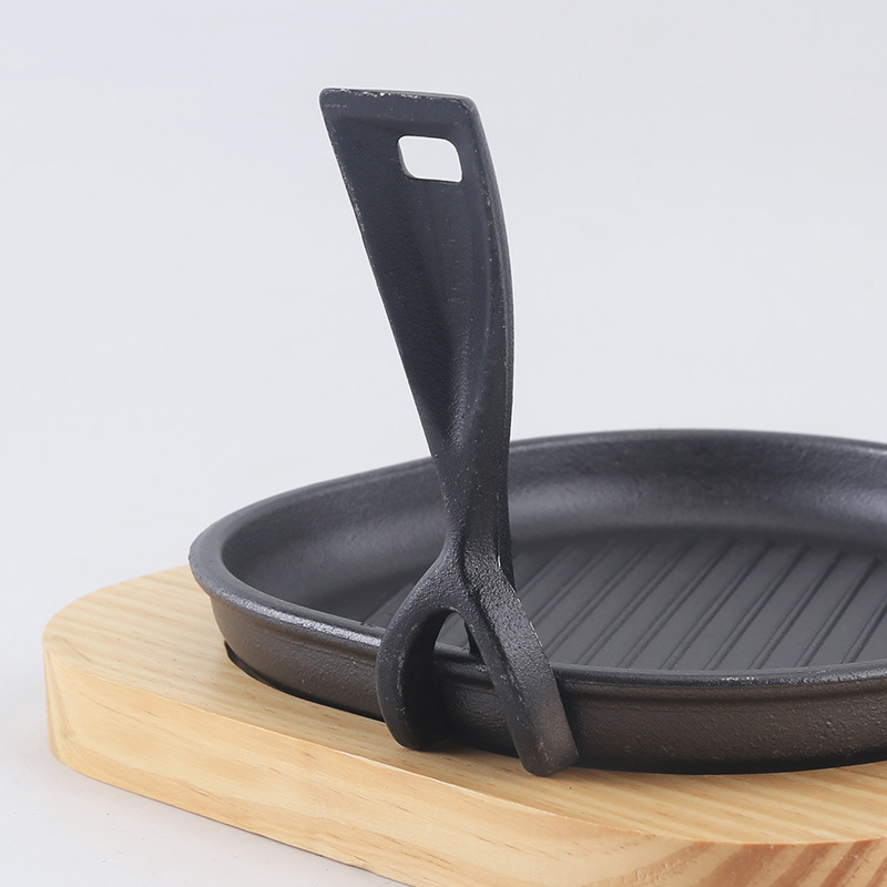 Komericni teppanyaki grill tiganj za hotele i restorane — kvadratni željezni tiganj, štancovana konstrukcija, 1,1 kg, višestruka funkcionalnost: sklopiva, izolirana, jednostavna za čišćenje, bez premazivanja.