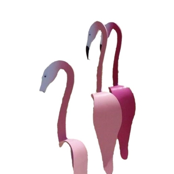 Vrtna dekoracija s flamingom – metal, moderan dizajn, pogodna za dvorište