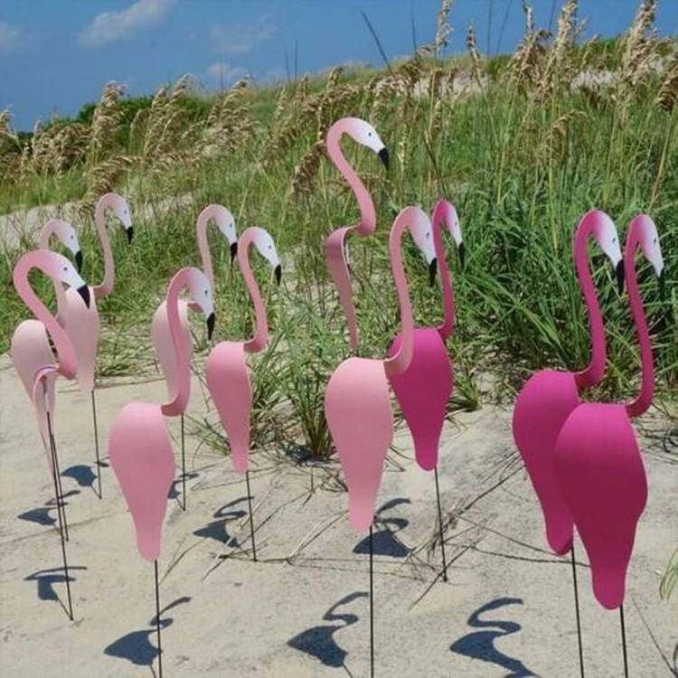 Vrtna dekoracija s flamingom – metal, moderan dizajn, pogodna za dvorište