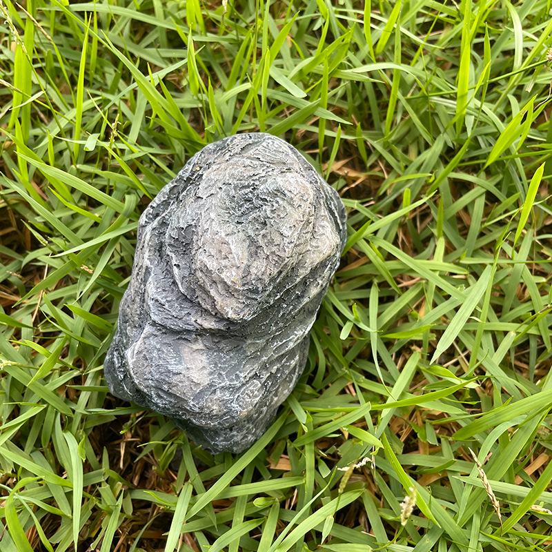 Skrivena kutija za ključeve u kamenom izgledu uz ulazna vrata – zaštita od gubitka, vanjska dekoracija, plastika i smola