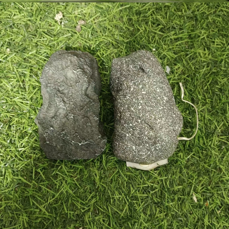 Skrivena kutija za ključeve u kamenom izgledu uz ulazna vrata – zaštita od gubitka, vanjska dekoracija, plastika i smola