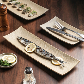Ne-glazirani keramički pravokutni tanjur za sushi i posluživanje; mikrovalna sigurna; jednobojni uzorak; površina s izgledom starinske keramike; mogućnost prilagođenog logotipa.