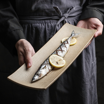 Ne-glazirani keramički pravokutni tanjur za sushi i posluživanje; mikrovalna sigurna; jednobojni uzorak; površina s izgledom starinske keramike; mogućnost prilagođenog logotipa.