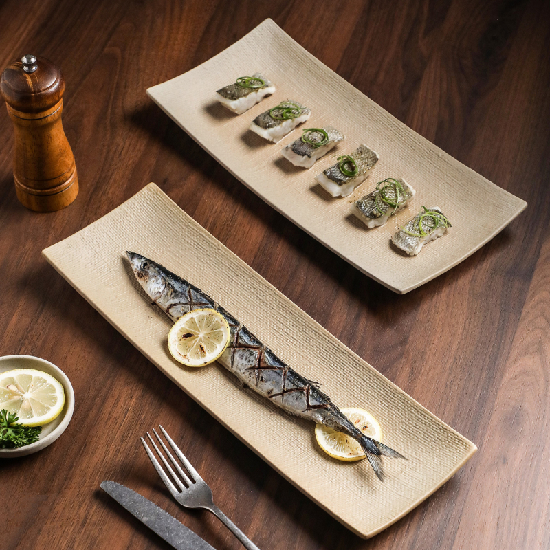 Ne-glazirani keramički pravokutni tanjur za sushi i posluživanje; mikrovalna sigurna; jednobojni uzorak; površina s izgledom starinske keramike; mogućnost prilagođenog logotipa.