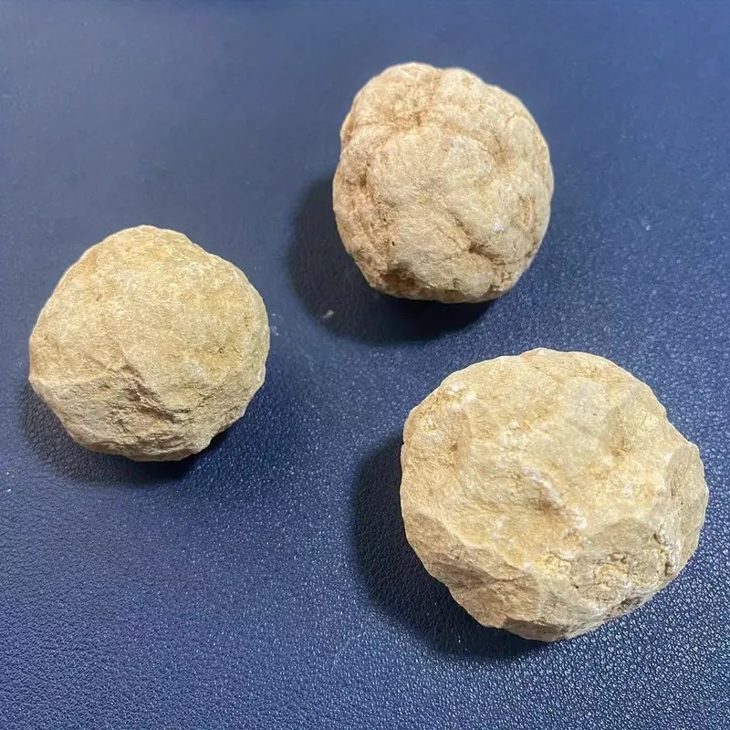 Kristalna geoda ukras - ahatna špilja, kristalni sirovi kamen