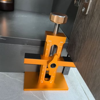 Ajutor pentru montaj ușilor de dulap • Model TO8741 • Brand: Tianhong Aluminum Industry • Material: aliaj de aluminiu • Destinat montajului ușilor de dulap