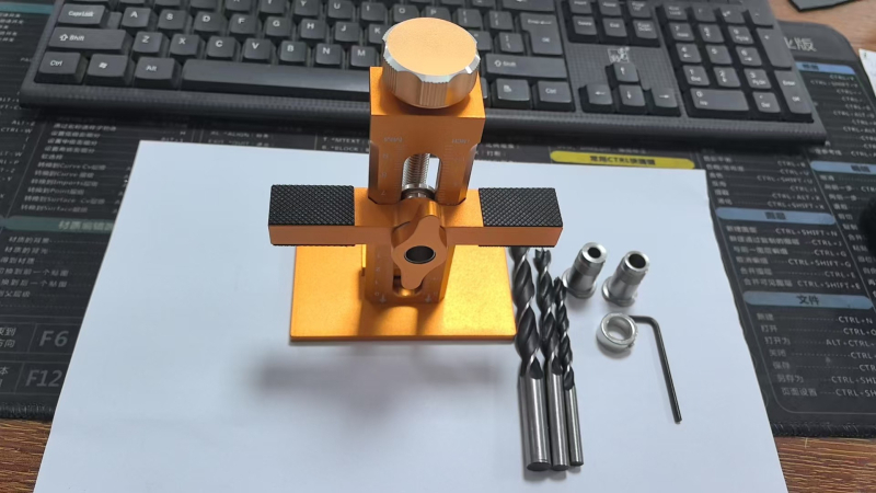 Ajutor pentru montaj ușilor de dulap • Model TO8741 • Brand: Tianhong Aluminum Industry • Material: aliaj de aluminiu • Destinat montajului ușilor de dulap