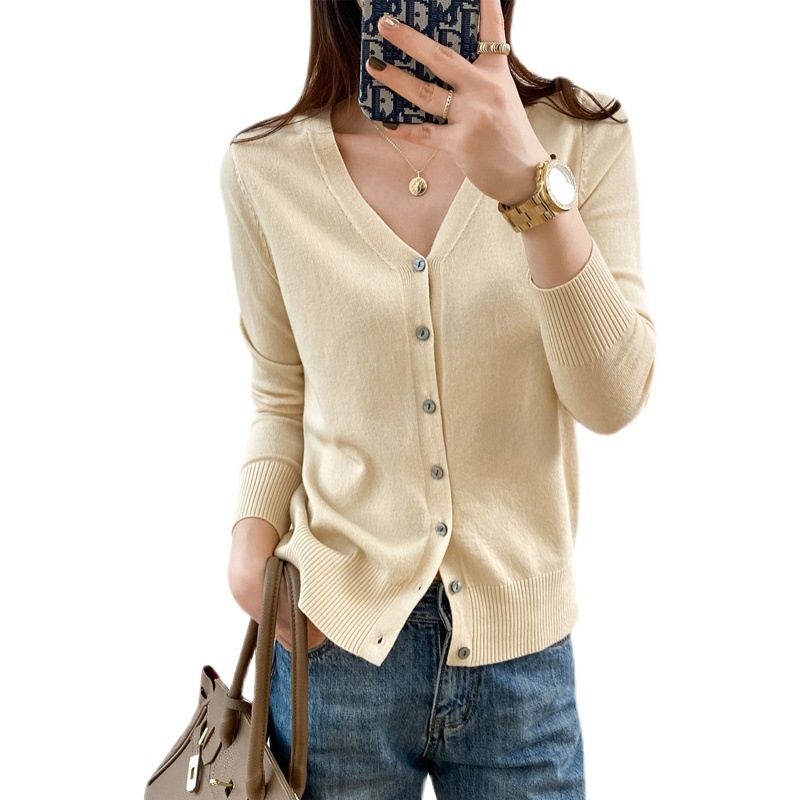 Дамски трикотажен кардиган с V-образно деколте, дълги ръкави, свободен силует, еднотонен модел, зима 2022.