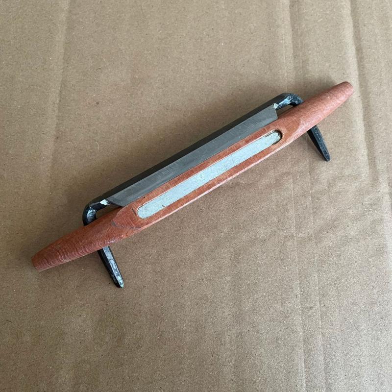 Planer od palisandrovog drveta s željeznom oštricom