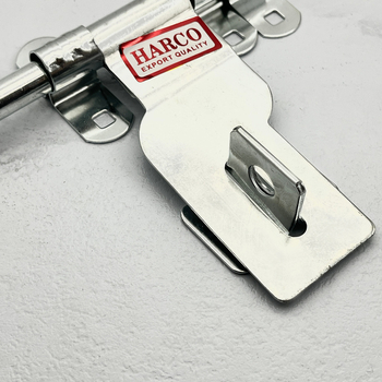 T-alakú retesz ajtózár rozsdamentes acélból, fényes felülettel, modern minimalista dizájn