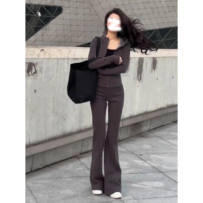 Női két darabos sportos nadrágkosztüm: felső hosszú ujjú és nadrág, japán-koreai kényelmes stílus, karcsúsított szabás, akril és poliészter keverék, ősz 2024