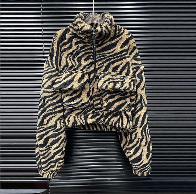 Ženski dvodijelni kostim s tigrovim uzorkom: sweatshirt-top s dugim rukavima i široke hlače, bez glačanja, zima 2025, organska pamuk 80–90%