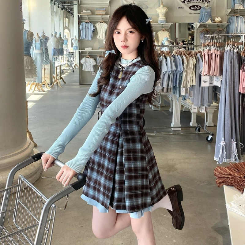 Dvo-dijelni set haljine i pleteni top s kariranim uzorkom, jesen 2024, poliester tkanina (50-70% poliester)