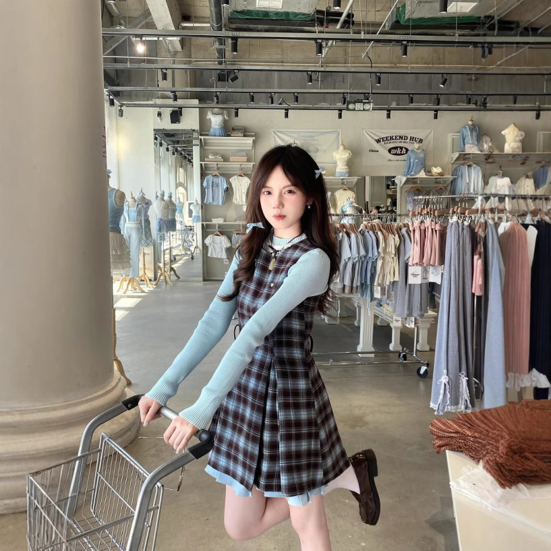 Dvo-dijelni set haljine i pleteni top s kariranim uzorkom, jesen 2024, poliester tkanina (50-70% poliester)