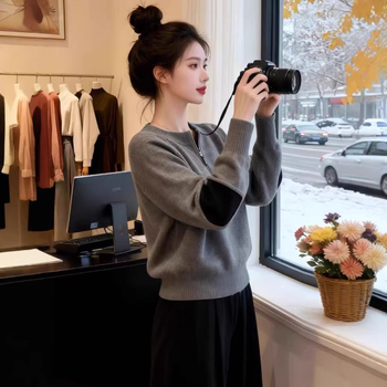 Ženski dvodijelni set: pleteni top i traperice, zima 2025, poliester materijal, japansko-korejski casual stil