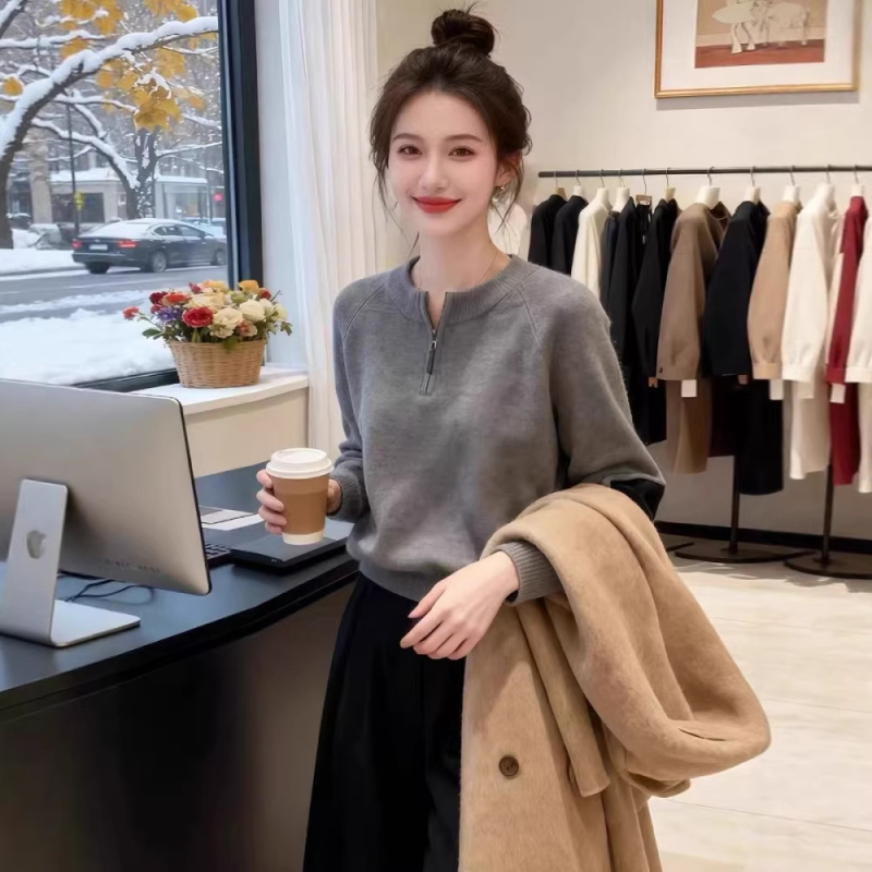 Ženski dvodijelni set: pleteni top i traperice, zima 2025, poliester materijal, japansko-korejski casual stil