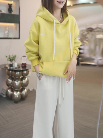 Ženski dvodijelni set: sweatshirt top i široke hlače, zimska 2025, pamuk tkanina (30–50% sadržaj), detalj splicing