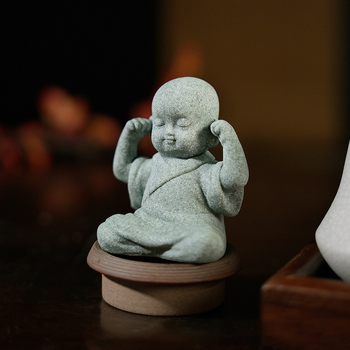 Фигура на монах-ученик от пясъчник – нов китайски стил, полу-ръчна и полу-механична изработка