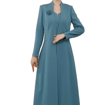 Jesenski 2025: dvodjelni set — haljina srednje duljine s sakoom, elegantan uredski stil, dekolte u obliku srca