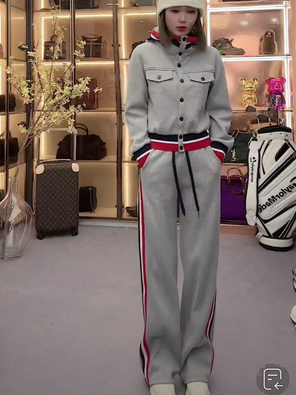 Dvodijelni casual set: hoodie i ravne hlače, PVC tkanina, jesen 2025, otisak i bojanje, kraljevski stil