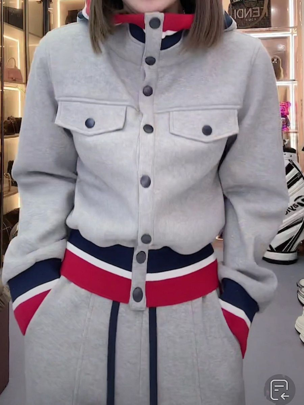 Dvodijelni casual set: hoodie i ravne hlače, PVC tkanina, jesen 2025, otisak i bojanje, kraljevski stil