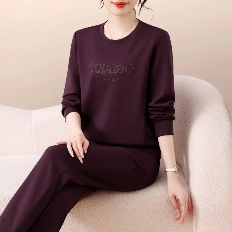 Set de trening feminin din două piese cu bluză cu mânecă lungă și guler rotund, croială lejeră, potrivire cromatică (Model: potrivire cromatică; Confecție: colaj/ cusătură; Sezon: toamnă 2023; Material: poliester; Conținutul principalului material: 90–95%)