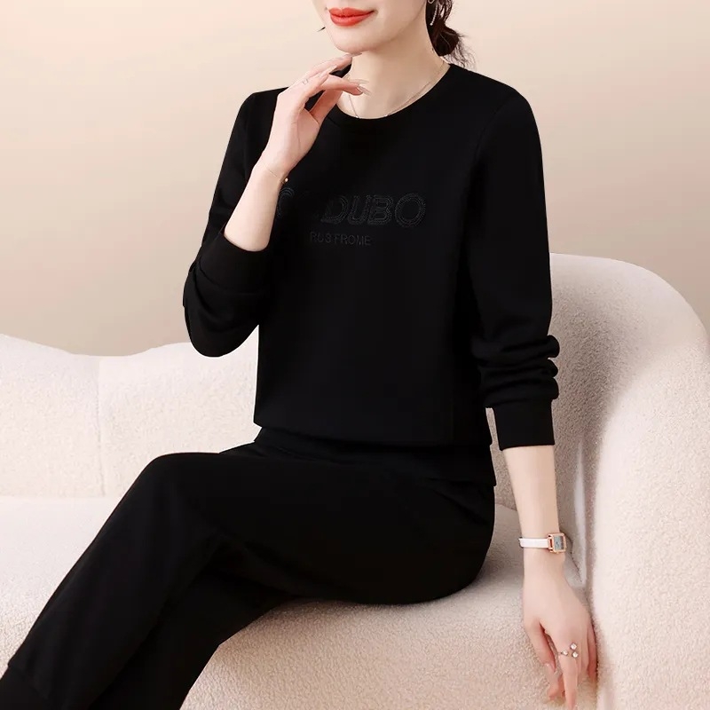 Set de trening feminin din două piese cu bluză cu mânecă lungă și guler rotund, croială lejeră, potrivire cromatică (Model: potrivire cromatică; Confecție: colaj/ cusătură; Sezon: toamnă 2023; Material: poliester; Conținutul principalului material: 90–95%)
