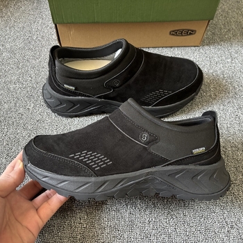 Muške tenisice za četiri sezone slip-on — lagane, udobne; gornji dio od platna i nubuka, potplat od gume, mrežasta podstava.