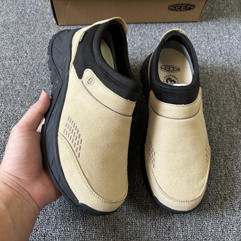 Muške tenisice za četiri sezone slip-on — lagane, udobne; gornji dio od platna i nubuka, potplat od gume, mrežasta podstava.