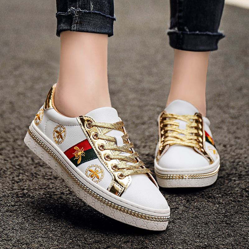 Férfi bőrből készült sportcipő, alacsony felső rész, fűzős, kerek orr, lélegző belső háló, gumi talp