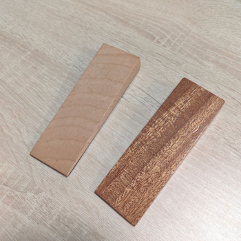 Podni stopper za vrata, dugi trokutasti drveni model, materijal plastika, površina s drvenim uzorkom, ručno upravljanje