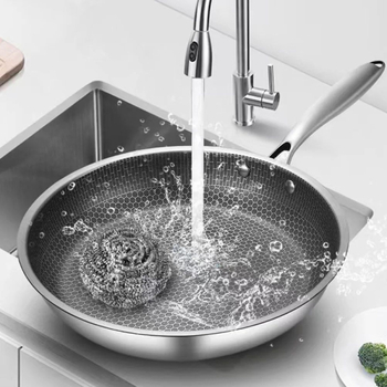 Tava od 410 nerđajućeg čelika s dnom honeycomb uzorka, neprijanjajući, kompatibilna s indukcijskim pločama i plinskim štednjakom, model 410qppdg