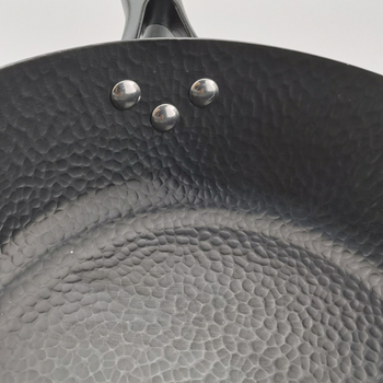 Wok od finog željeza – moderan minimalistički dizajn, bez premaza, dubina 7,6 cm, težina 1,5 kg