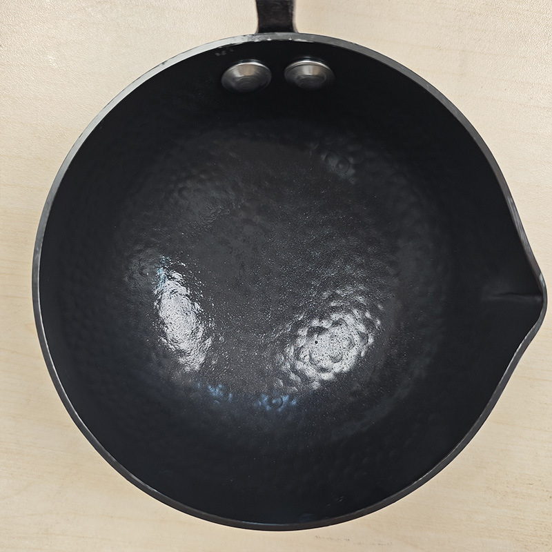 Mini tava od kovanog željeza za vruće ulje i jaja, model Zq-ydpyg, višeslojno dno, kompatibilna s plinskim štednjakom