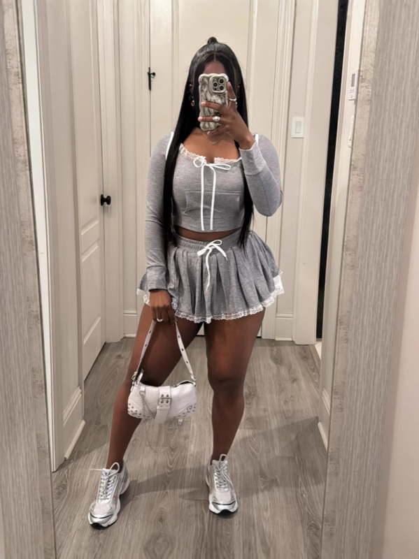 Set: top cu glugă cu dantelă și fustă A-line; material spandex 30–50%; mâneci lungi, stil prințesă; toamnă 2024; stil street hipster