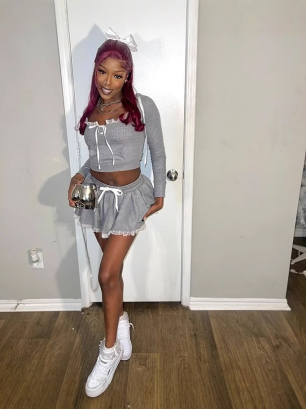 Set: top cu glugă cu dantelă și fustă A-line; material spandex 30–50%; mâneci lungi, stil prințesă; toamnă 2024; stil street hipster