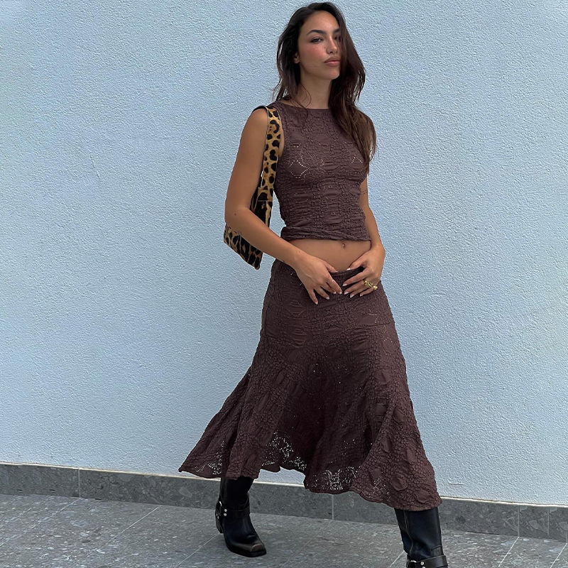 Francuski stil crop top i duga suknja set za žene — bez rukava, detalj s prorezom, poliester-elastan smjesa, proljeće 2025