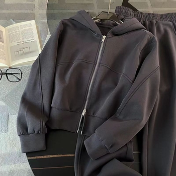 Ženski dvodijelni set: hoodie s kapuljom i široke hlače, jednobojni uzorak, poliester (80–90%), jesen 2025