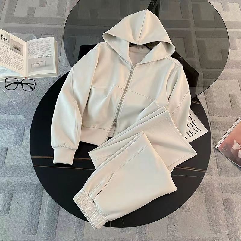 Ženski dvodijelni set: hoodie s kapuljom i široke hlače, jednobojni uzorak, poliester (80–90%), jesen 2025