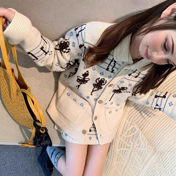 Dvodijelni kostim sa suknjom i jacquard pletenim kardiganom, jednobojni uzorak, jesen-zima 2025, ovčja vuna s teksturom velura i poliester, dugi rukavi, casual stil