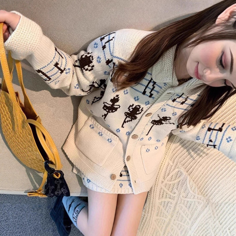 Dvodijelni kostim sa suknjom i jacquard pletenim kardiganom, jednobojni uzorak, jesen-zima 2025, ovčja vuna s teksturom velura i poliester, dugi rukavi, casual stil
