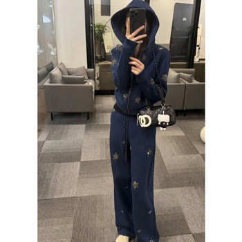 Trodjelni ženski kostim s kardiganom i dugim hlačama, jednobojna pletene tkanina, patchwork detalji, japansko-korejski ležerni stil, jesen 2025