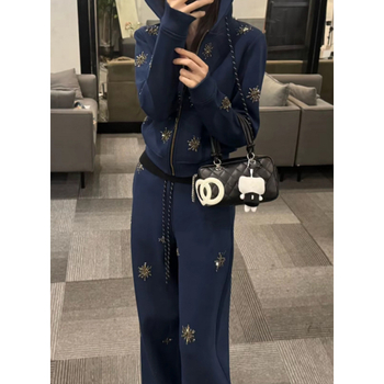 Trodjelni ženski kostim s kardiganom i dugim hlačama, jednobojna pletene tkanina, patchwork detalji, japansko-korejski ležerni stil, jesen 2025