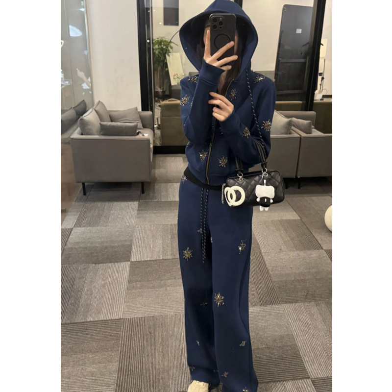 Trodjelni ženski kostim s kardiganom i dugim hlačama, jednobojna pletene tkanina, patchwork detalji, japansko-korejski ležerni stil, jesen 2025