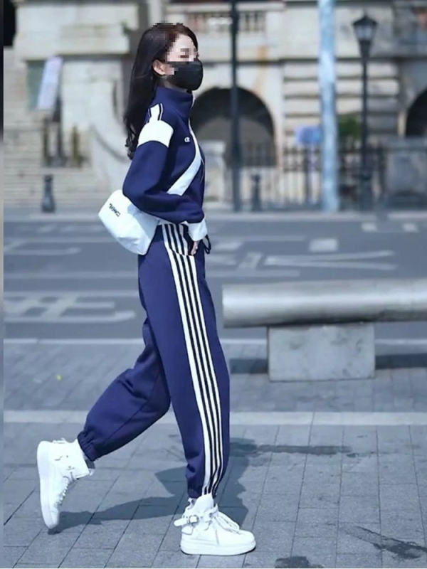 Ženski casual sportski set, jesen 2023, moderan i živahan, dvodijelni set