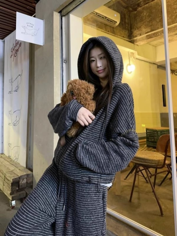 Casual prugasto odijelo s hlačama, zimska sezona 2024, stil svakodnevnog putovanja, tkanina fleece niti s prugama, glavni udio tkanine 70-80%, Spandeks manje od 30%