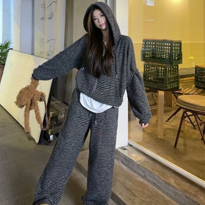 Casual prugasto odijelo s hlačama, zimska sezona 2024, stil svakodnevnog putovanja, tkanina fleece niti s prugama, glavni udio tkanine 70-80%, Spandeks manje od 30%